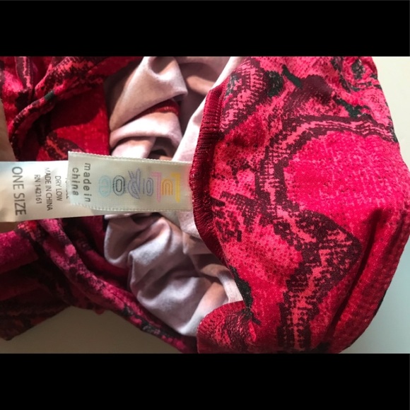 Lularoe LLR Valentine Roses Hearts one size OS - Picture 4 of 6